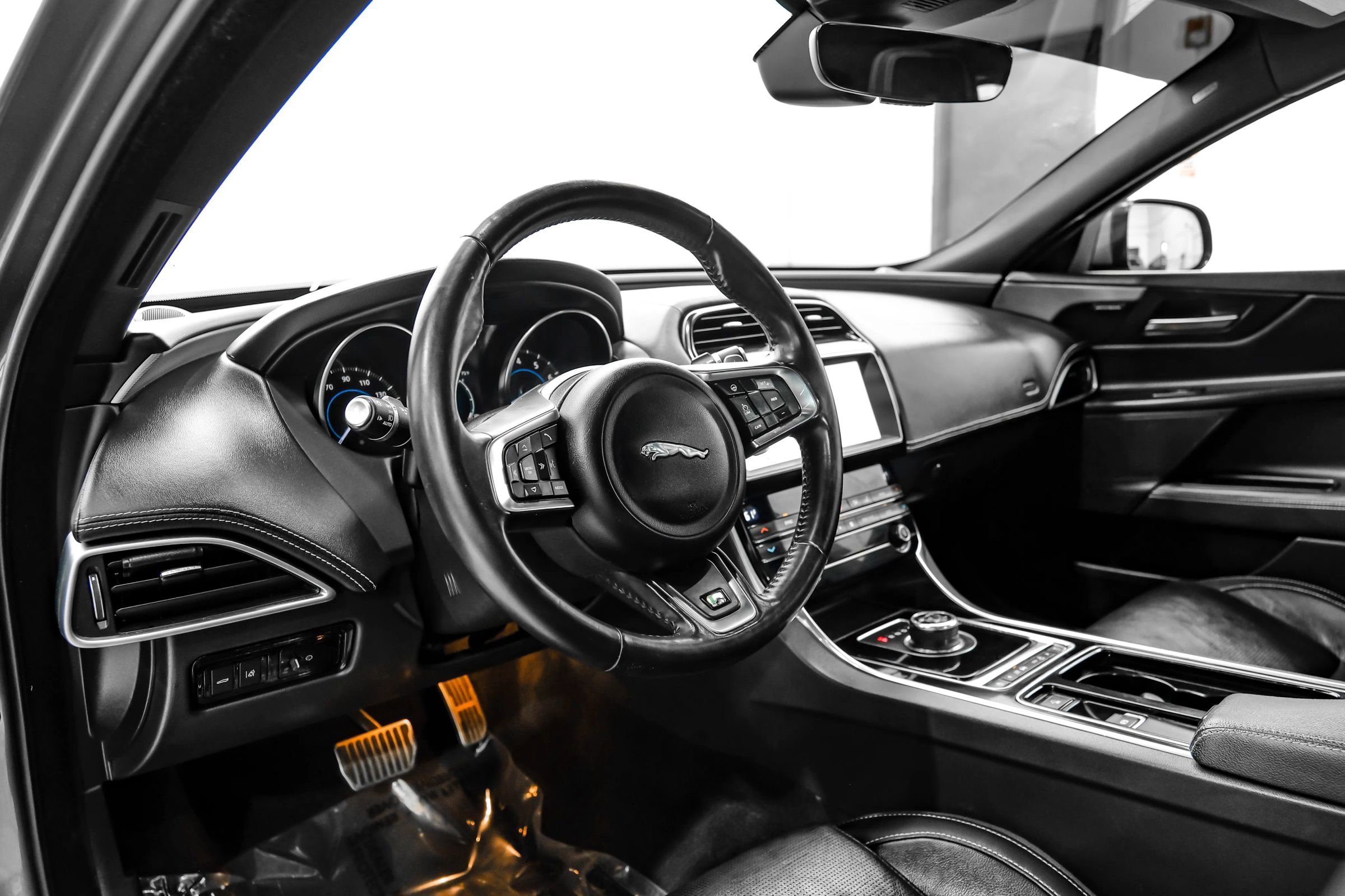 Used 2019 Jaguar XE R-Sport AWD/4WD image 18