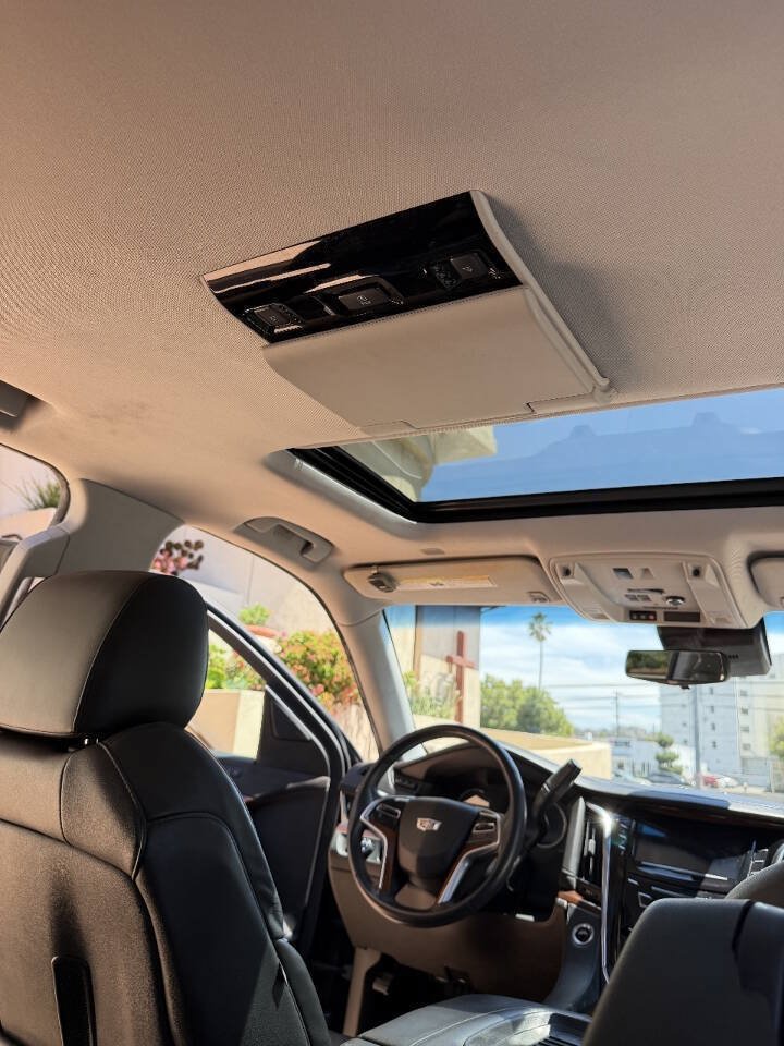 Used 2018 Cadillac Escalade ESV Luxury RWD image 25