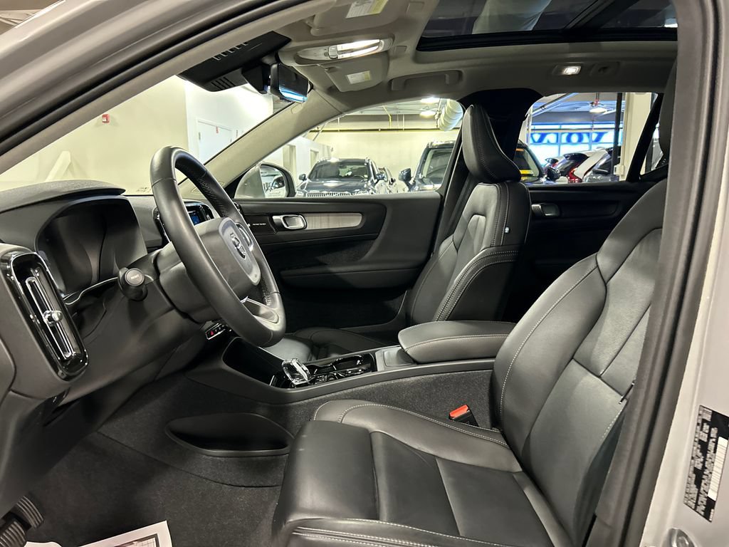 Certified 2024 Volvo XC40 B5 Plus w/ Protection Package Premier AWD/4WD image 10