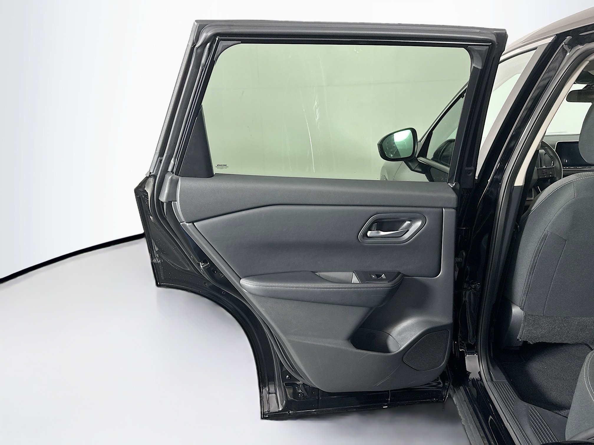 Used 2025 Nissan Rogue SV FWD image 25