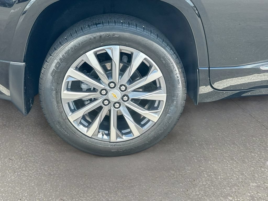 Used 2023 Chevrolet Traverse Premier FWD image 34