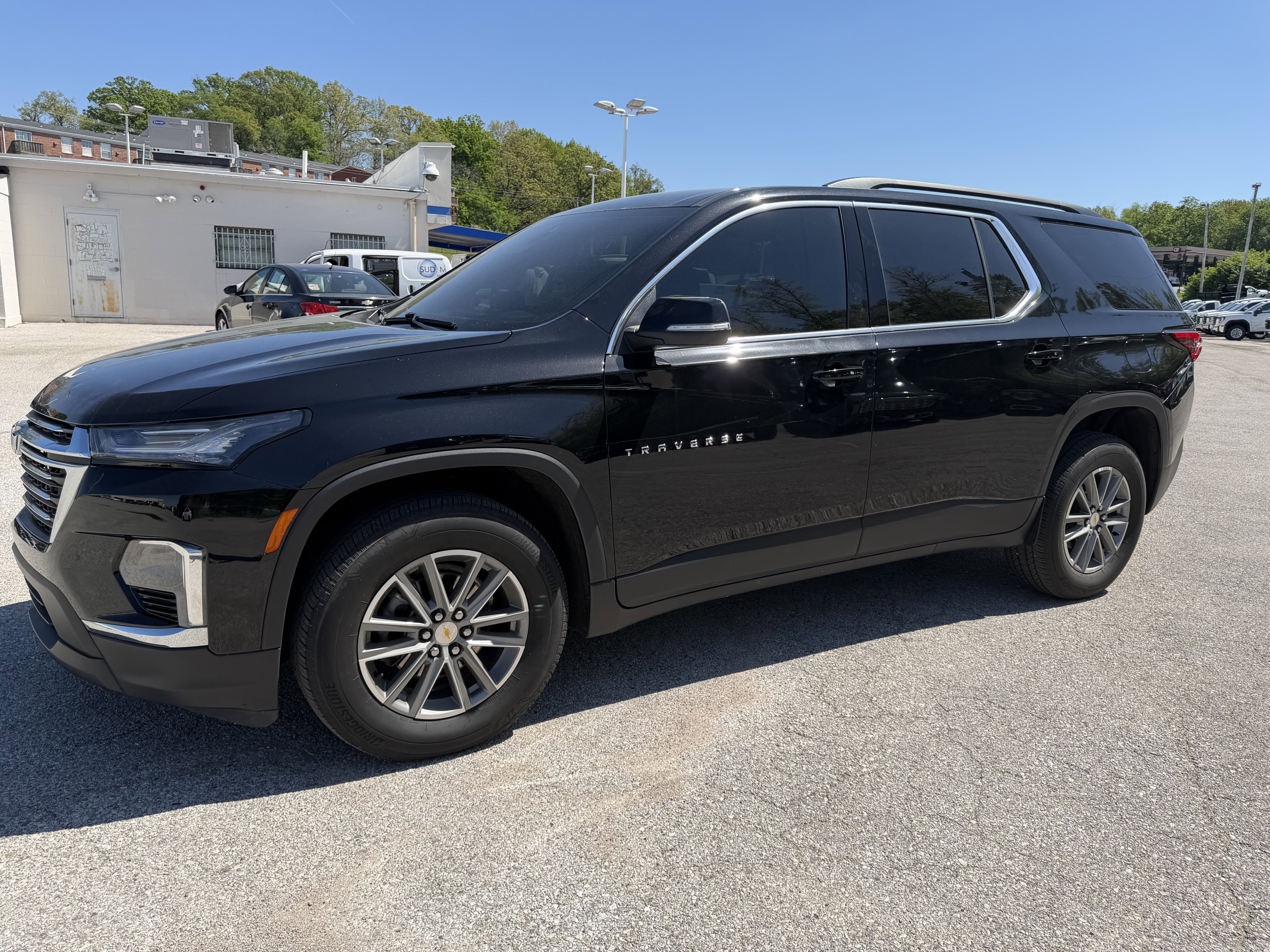 Used 2023 Chevrolet Traverse LT image 3