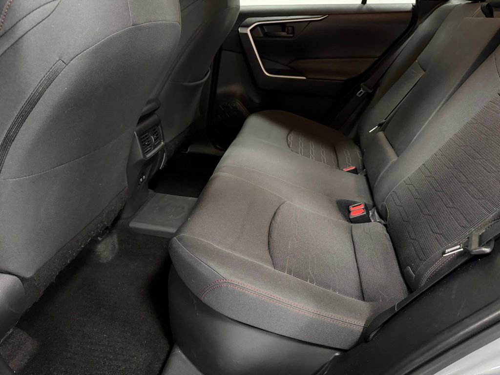 Used 2021 Toyota RAV4 SE image 22