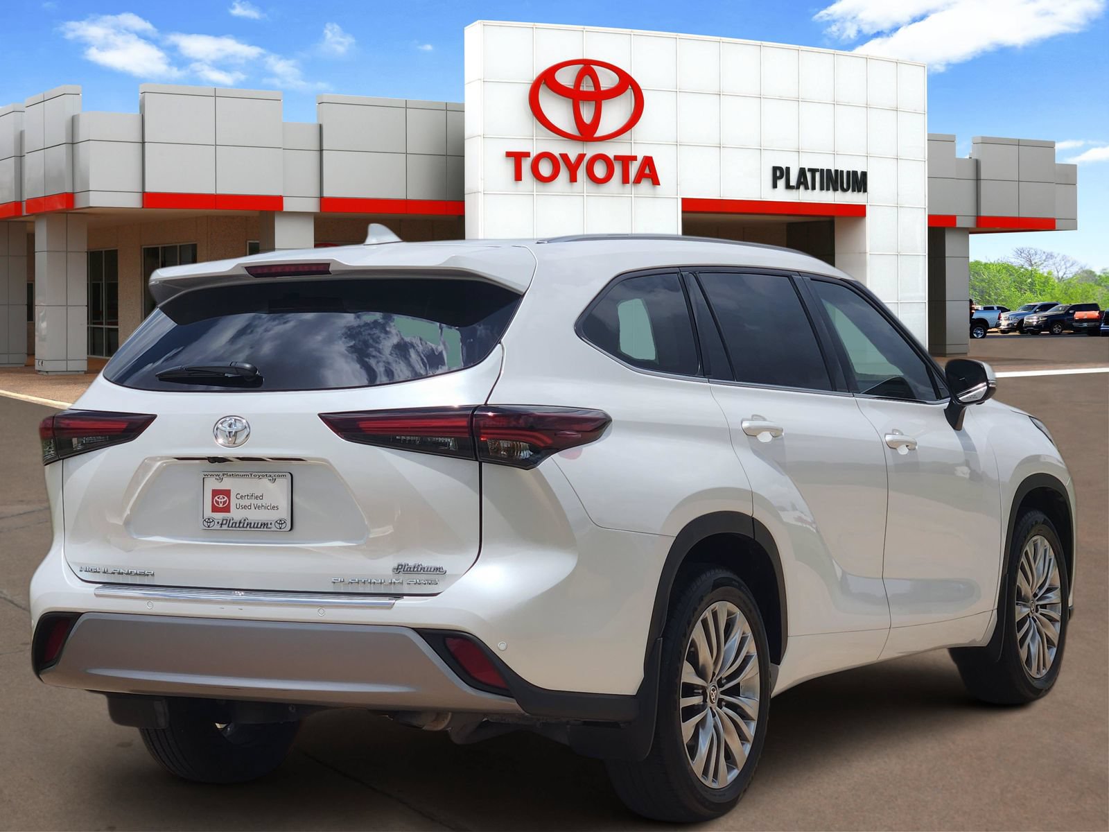 Used 2025 Toyota Highlander Platinum AWD/4WD image 4