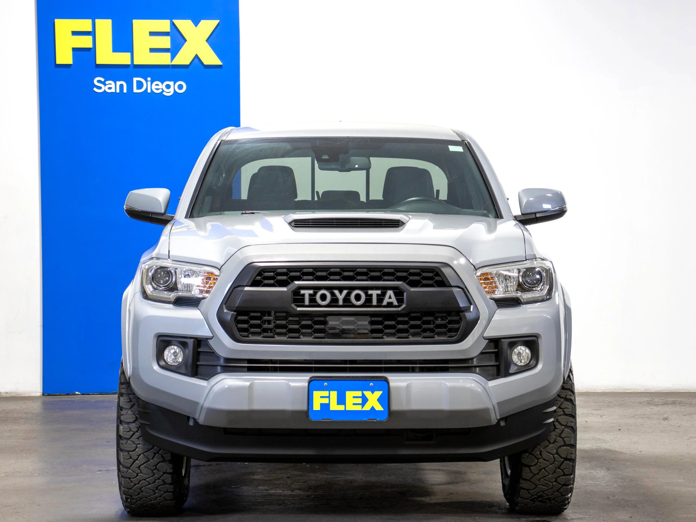Used 2019 Toyota Tacoma TRD Sport image 9