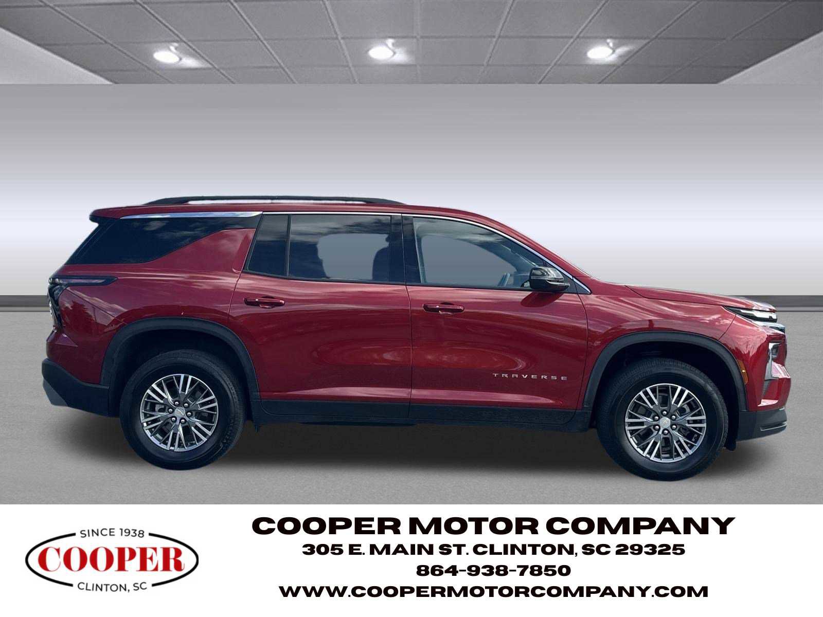 Used 2025 Chevrolet Traverse LT image 6