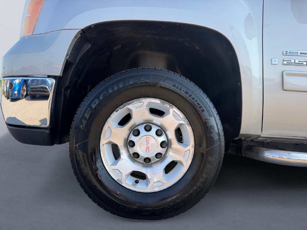 Used 2007 GMC Sierra 2500 SLT w/ Entertainment Package RWD image 9