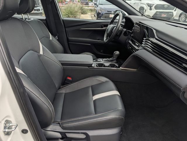 Used 2025 Toyota Camry SE FWD image 31
