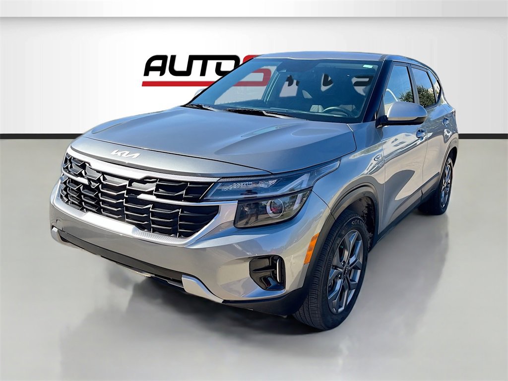 Used 2024 Kia Seltos LX image 3