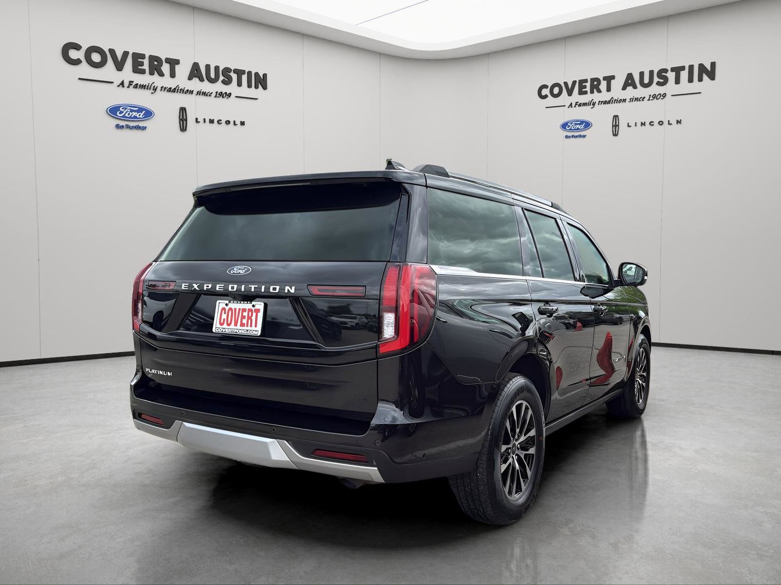 Certified 2025 Ford Expedition Platinum AWD/4WD image 5