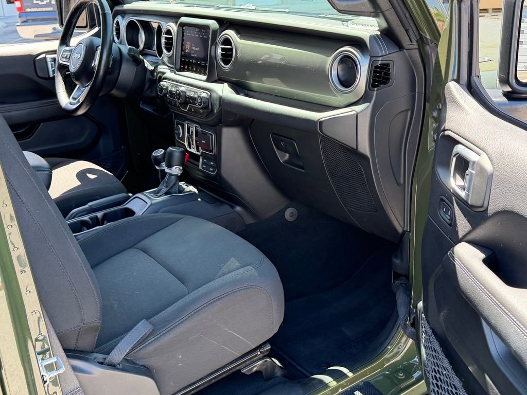 Certified 2023 Jeep Gladiator Overland w/ Cold Weather Group AWD/4WD image 24