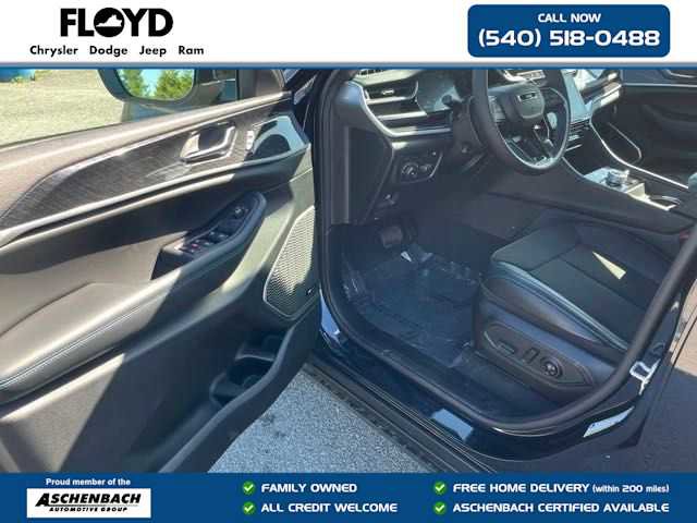 New 2024 Jeep Grand Cherokee Trailhawk w/ Advanced Protech Group II image 12