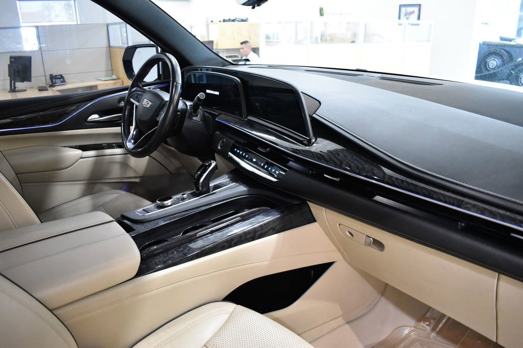 Used 2021 Cadillac Escalade Premium Luxury w/ Driver Assist Tech Package AWD/4WD image 21