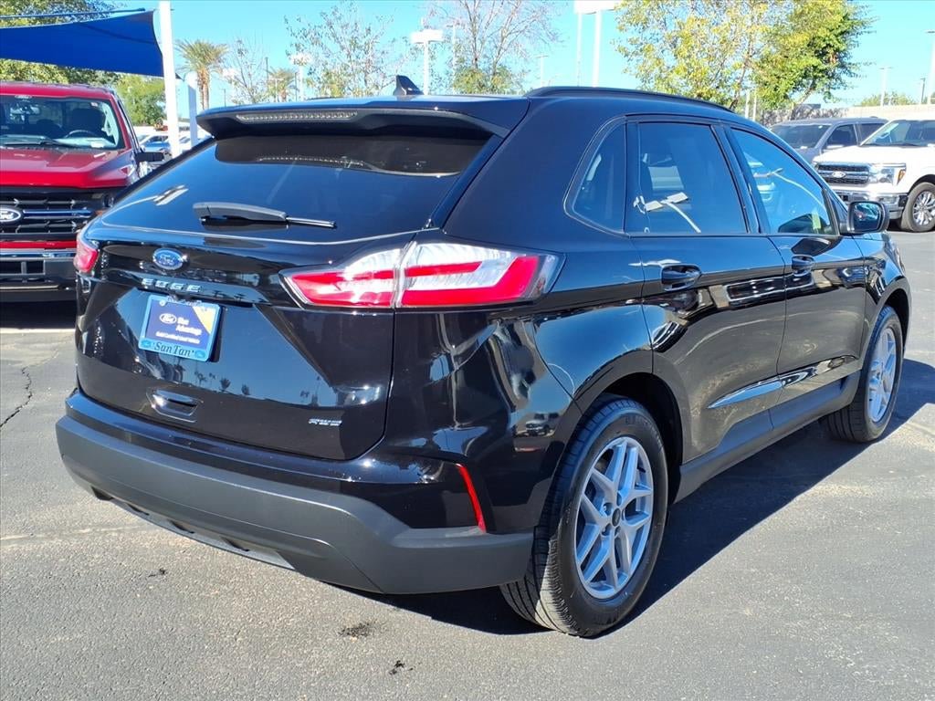 Certified 2024 Ford Edge SE image 4