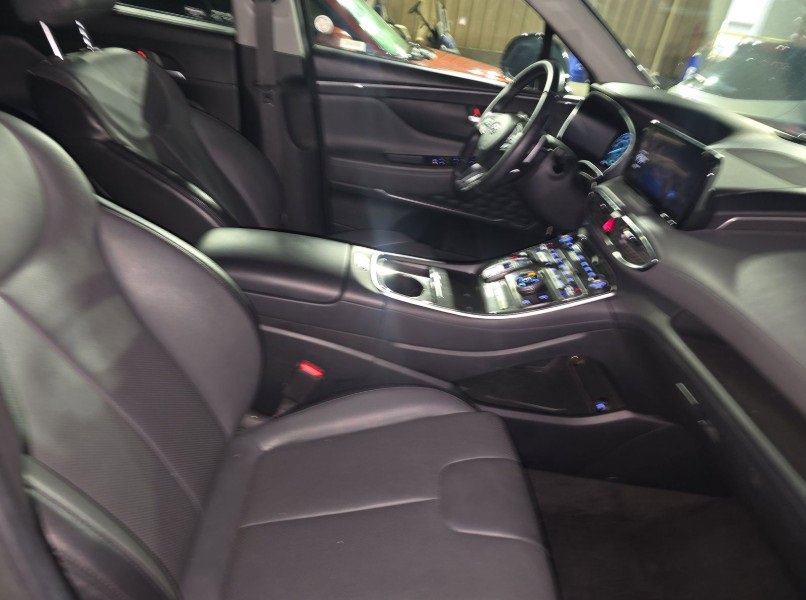 Used 2023 Hyundai Santa Fe SEL w/ Premium Package image 14