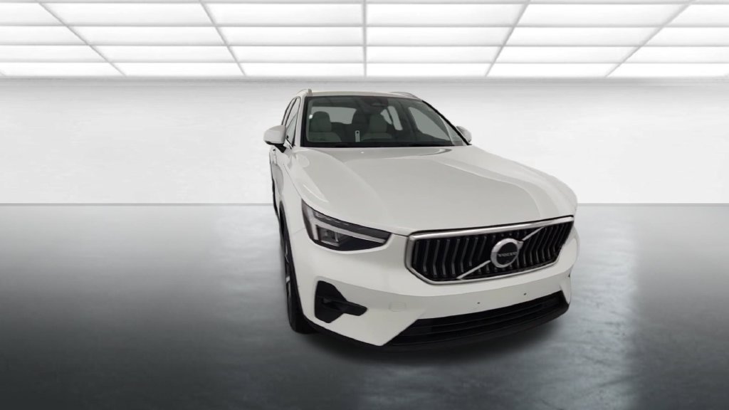 Used 2024 Volvo XC40 B5 Plus AWD/4WD image 9