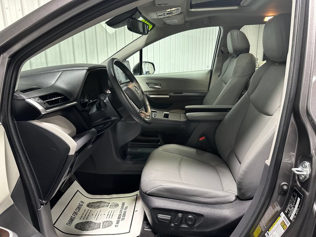 Used 2024 Toyota Sienna XLE AWD/4WD image 10