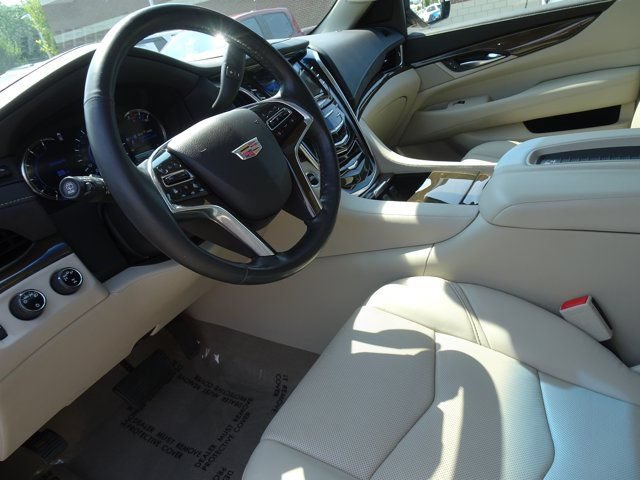 Used 2019 Cadillac Escalade Luxury AWD/4WD image 12