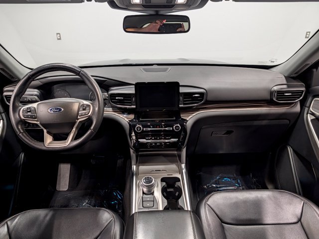 Used 2023 Ford Explorer Limited w/ Equipment Group 301A AWD/4WD image 34