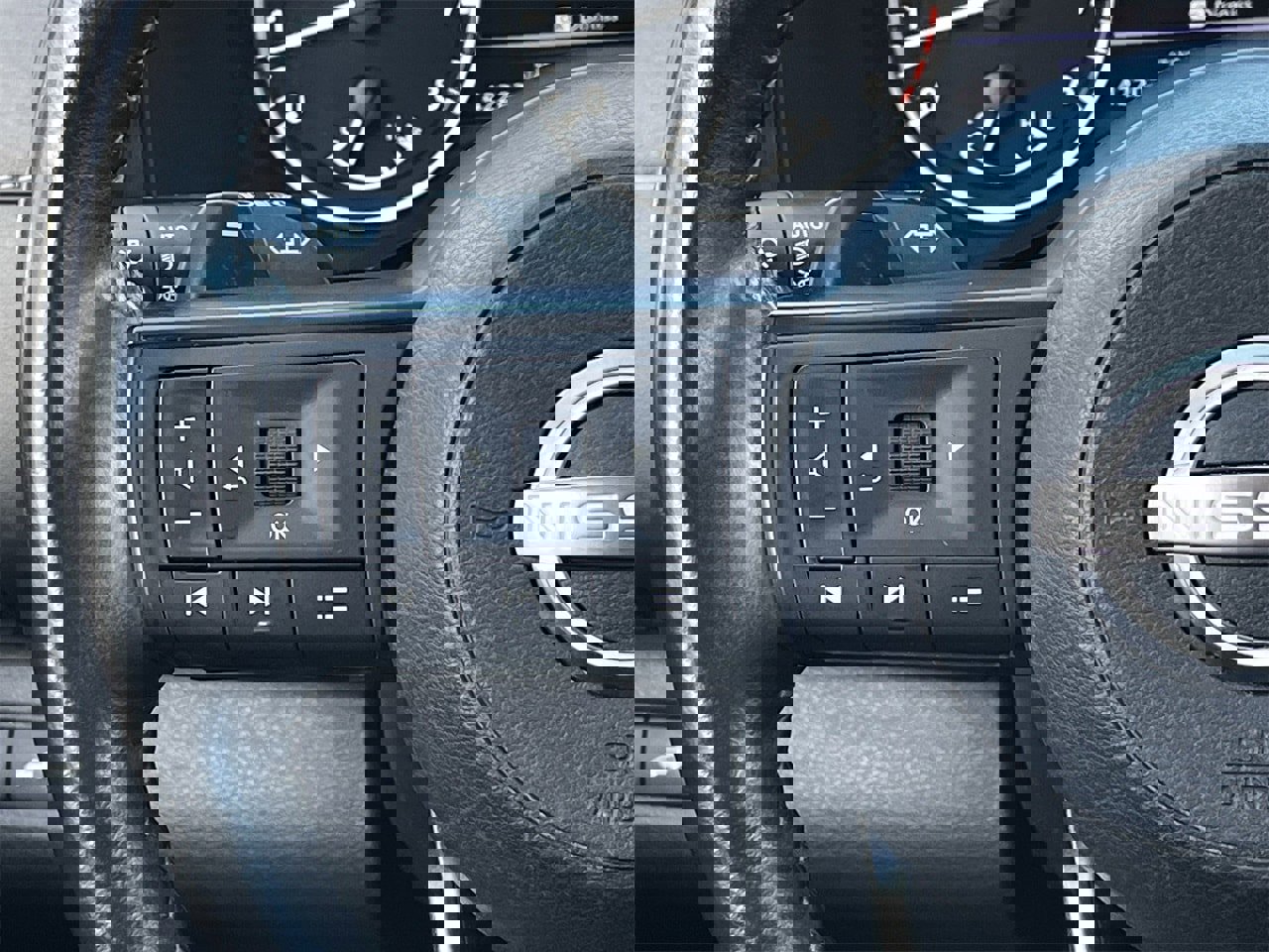 Used 2024 Nissan Pathfinder SV w/ SV Premium Package image 12