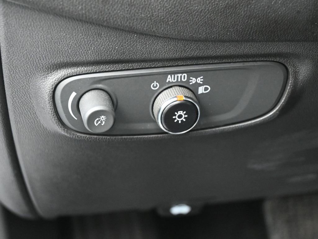 Used 2023 Chevrolet Equinox LT image 16