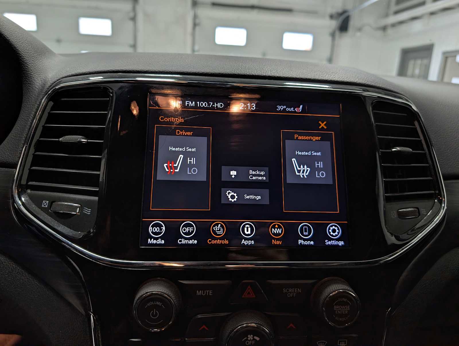 Used 2020 Jeep Grand Cherokee Laredo w/ Laredo X Package image 27