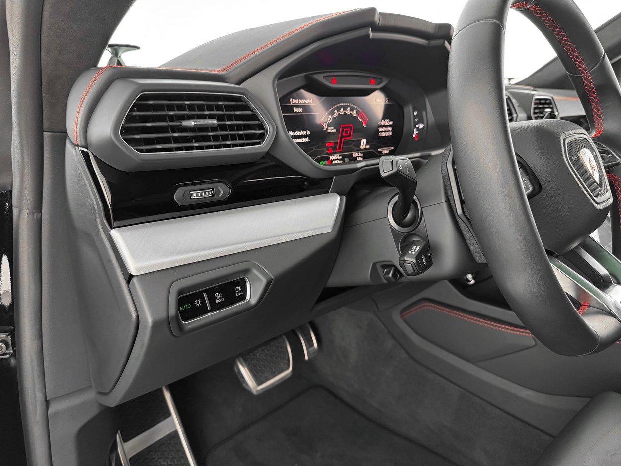 Used 2022 Lamborghini Urus image 17