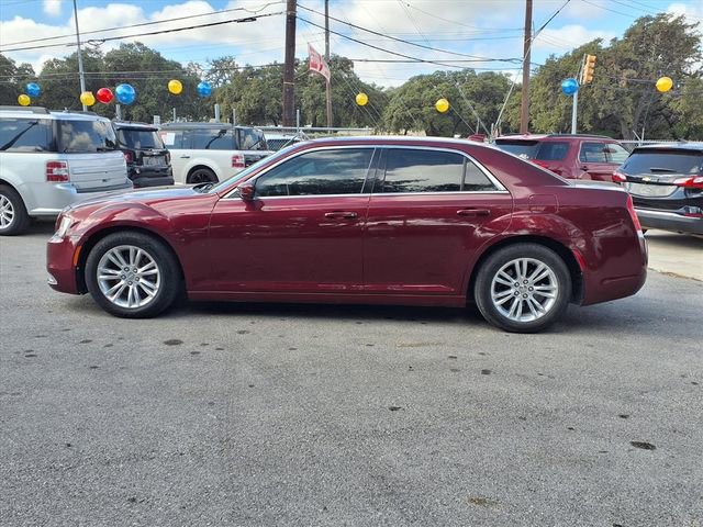 Used 2019 Chrysler 300 Touring w/ Driver Convenience Group RWD image 4