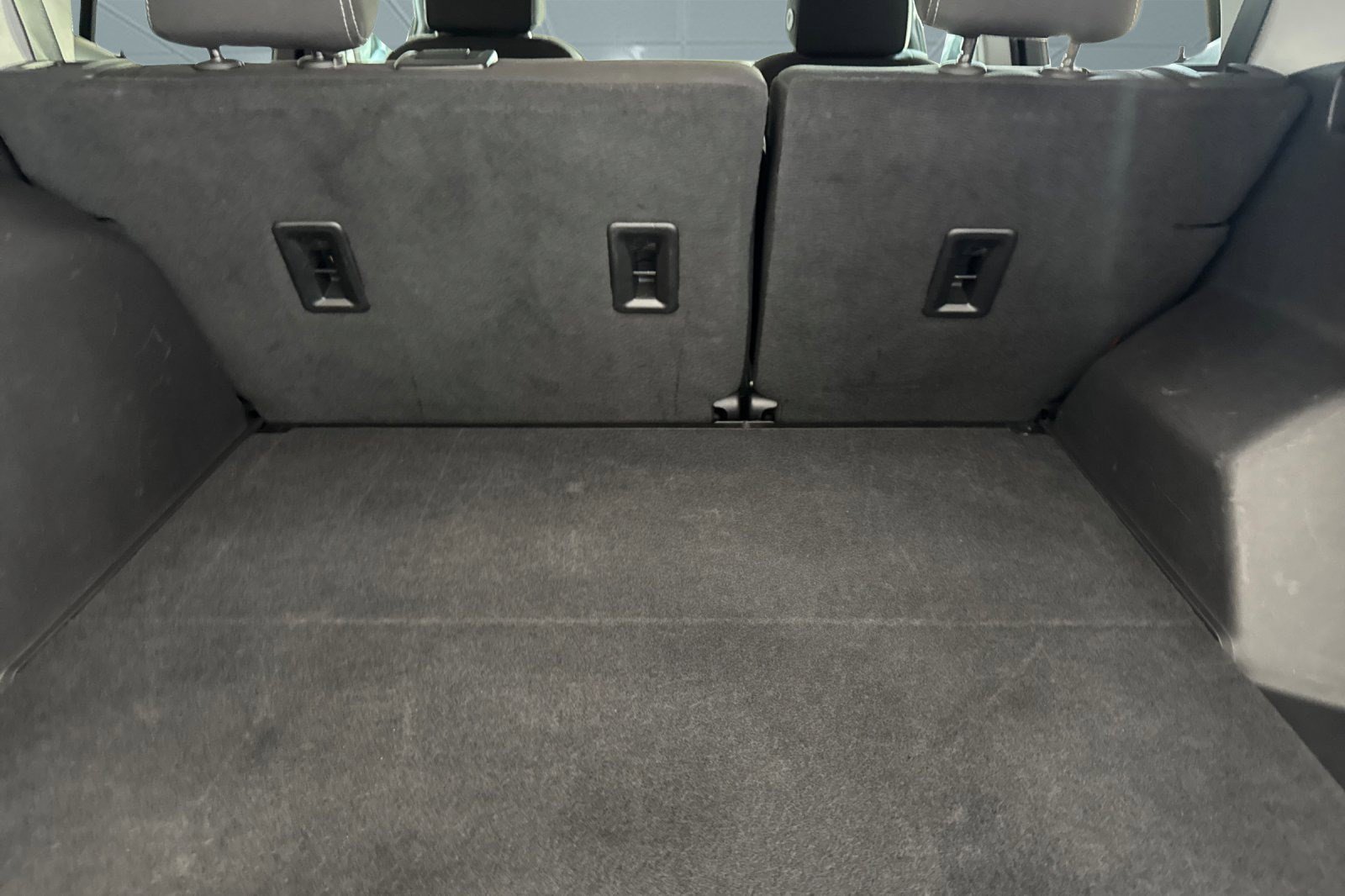 Used 2024 GMC Terrain SLE FWD image 32
