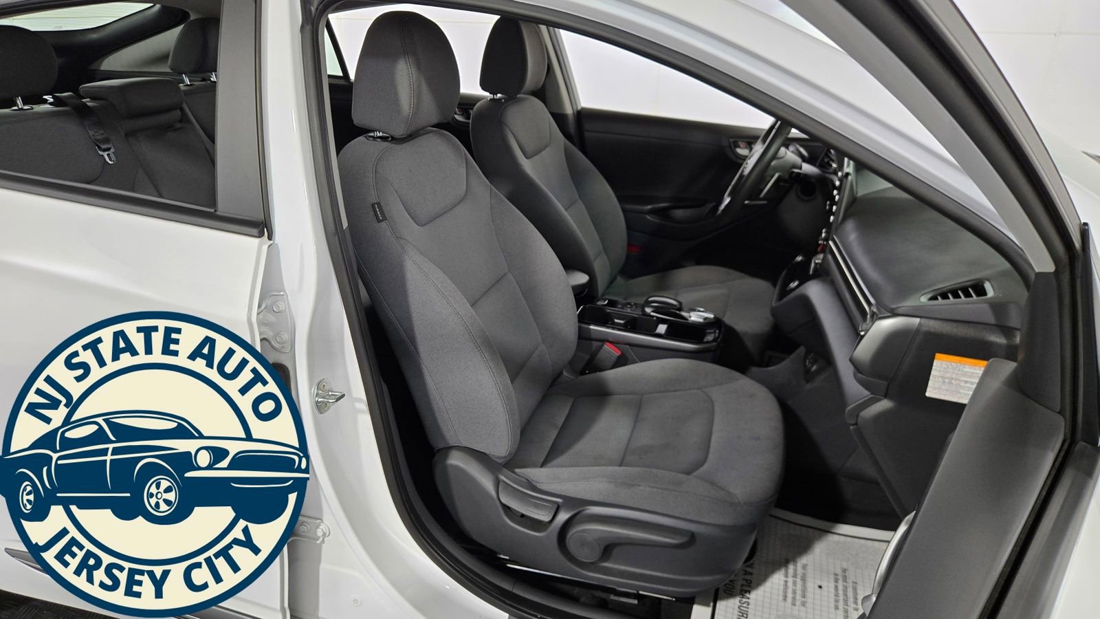 Used 2021 Hyundai Ioniq SE FWD image 32