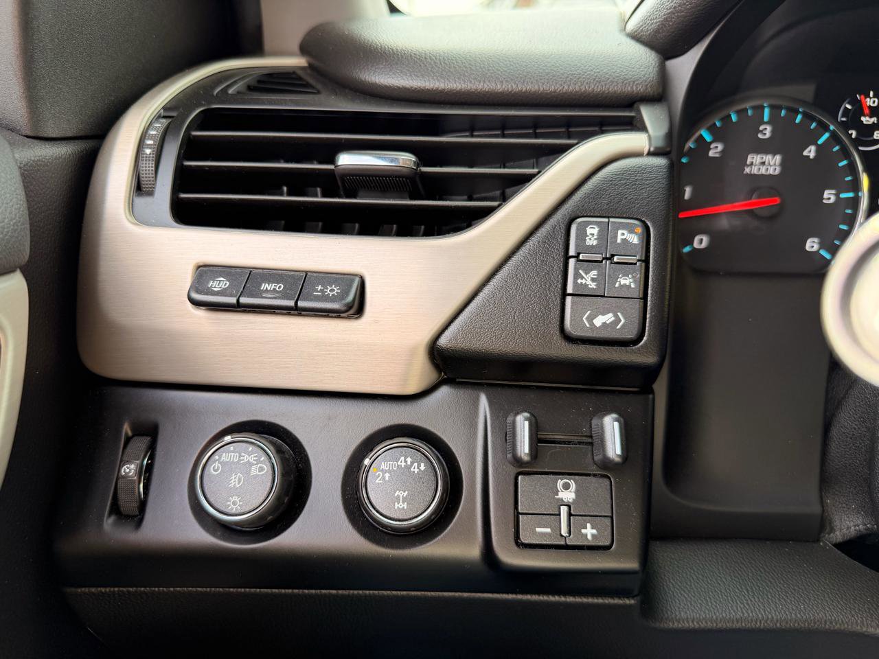 Used 2019 GMC Yukon Denali w/ Denali Ultimate Package image 31