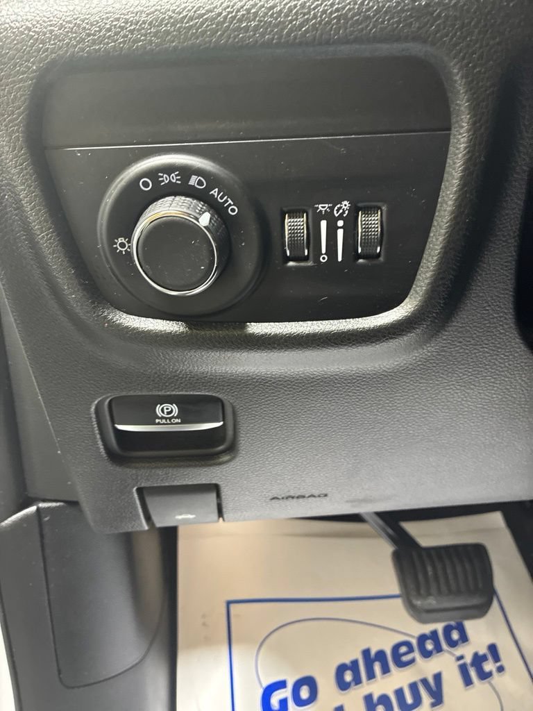 Used 2023 Jeep Grand Cherokee Altitude AWD/4WD image 15