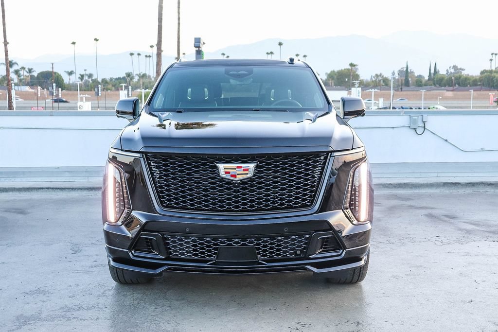 Used 2026 Cadillac Escalade ESV V AWD/4WD image 3