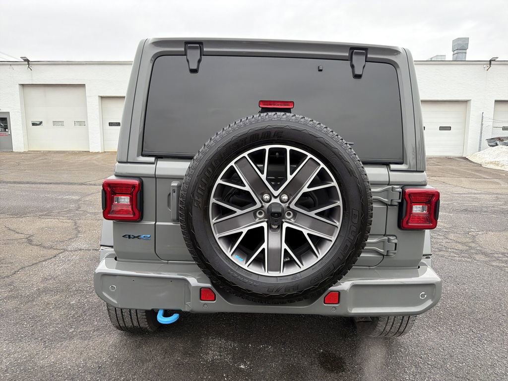 Used 2022 Jeep Wrangler Unlimited Sahara AWD/4WD image 4