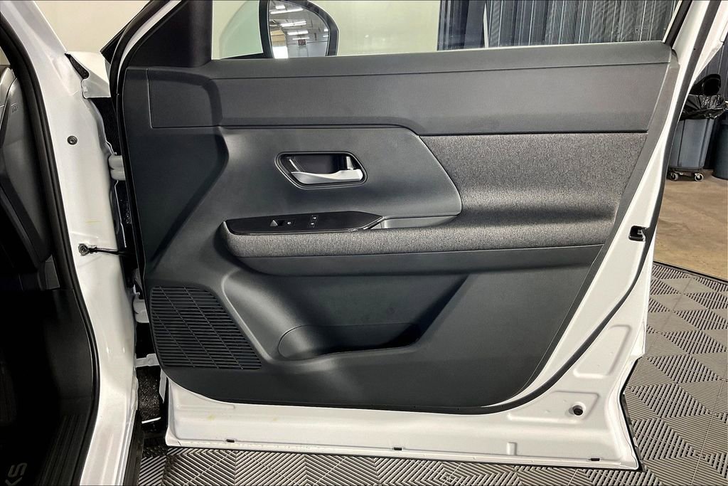 New 2025 Nissan Kicks SV w/ SV Premium Package image 24