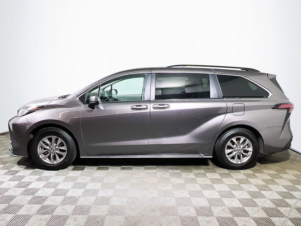 Certified 2022 Toyota Sienna LE image 5