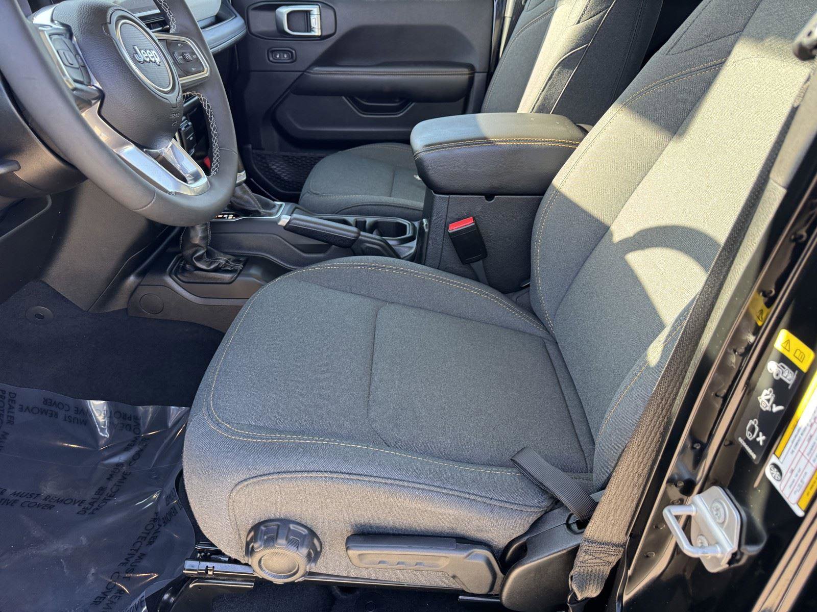 Certified 2025 Jeep Wrangler Sahara w/ Safety Group AWD/4WD image 13