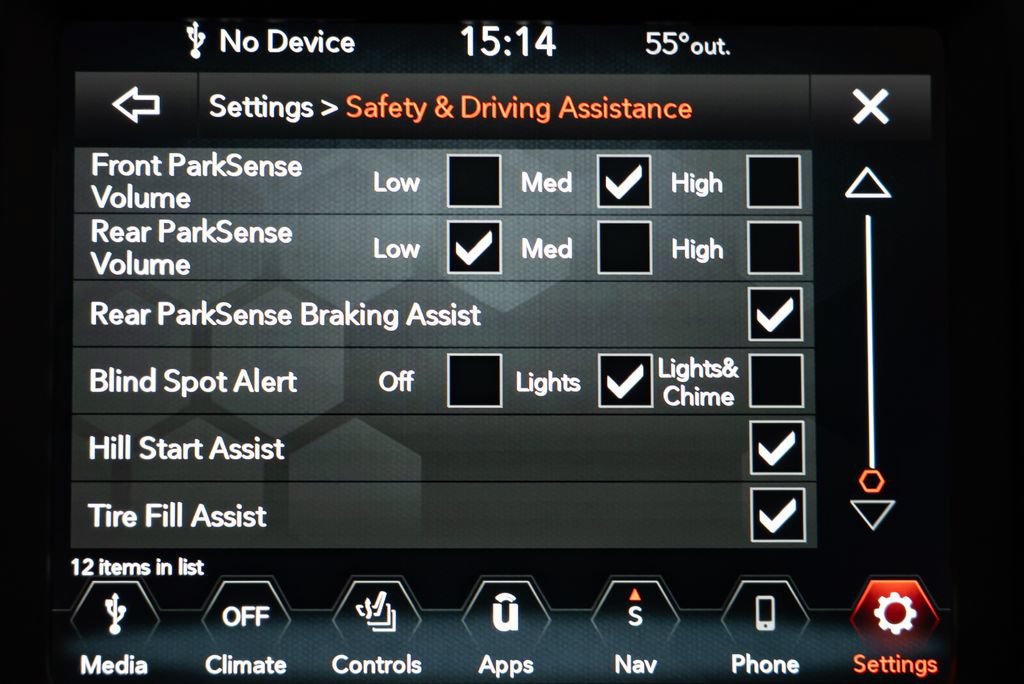 Used 2023 Jeep Cherokee Altitude Lux AWD/4WD image 19