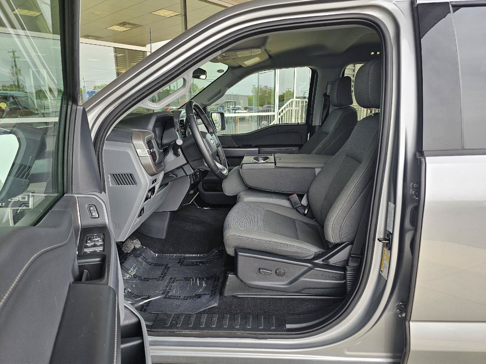 Used 2025 Ford F150 XLT w/ Equipment Group 301A Standard AWD/4WD image 19