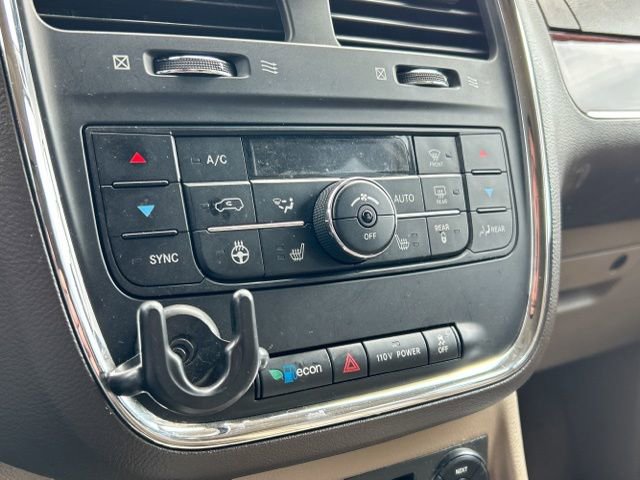 Used 2012 Chrysler Town & Country Limited image 48