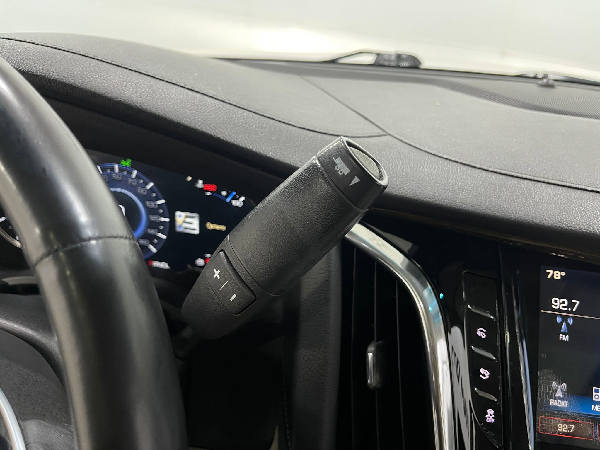 Used 2018 Cadillac Escalade ESV Premium Luxury AWD/4WD image 29