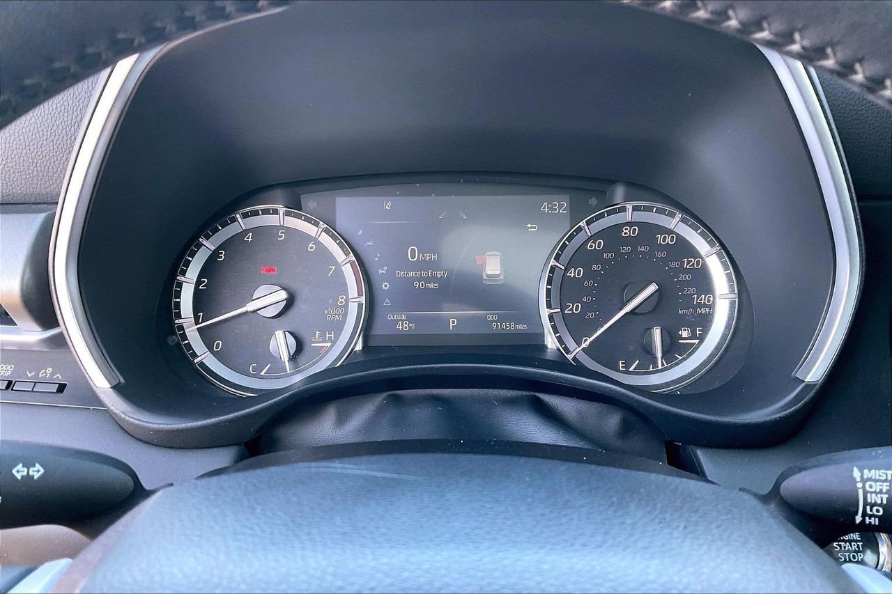 Used 2022 Toyota Highlander XLE image 11