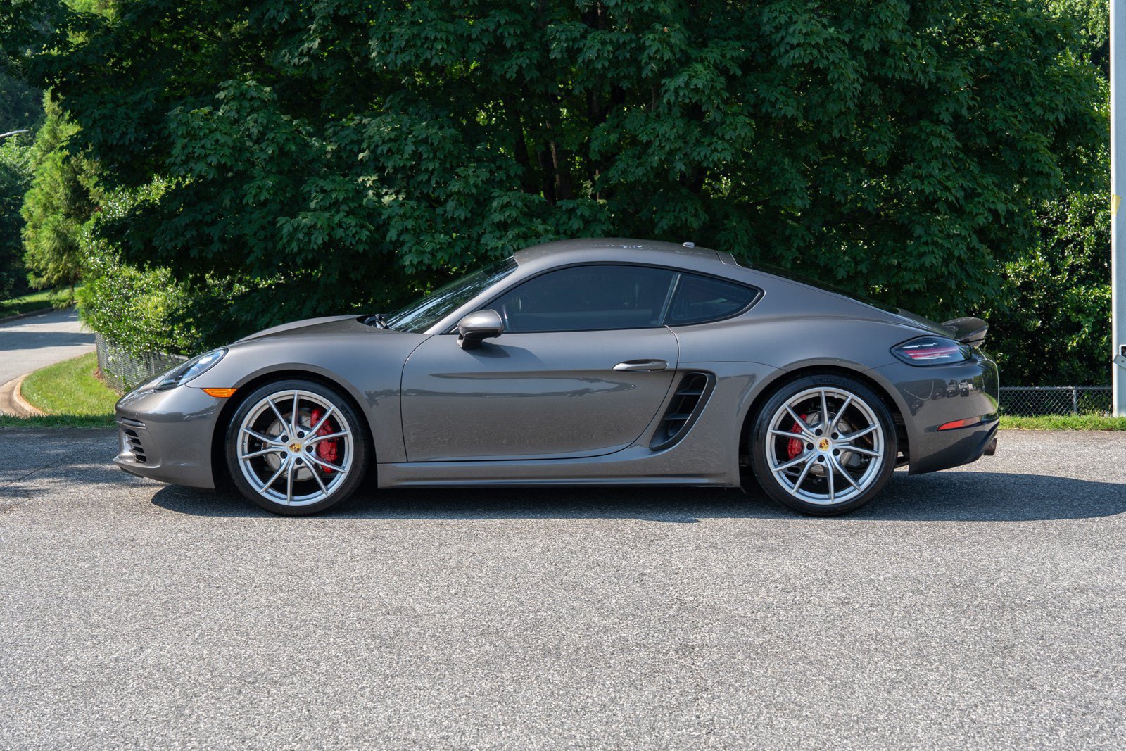 Used 2018 Porsche 718 Cayman S RWD image 2