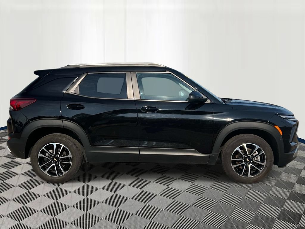Used 2025 Chevrolet TrailBlazer LT AWD/4WD image 6