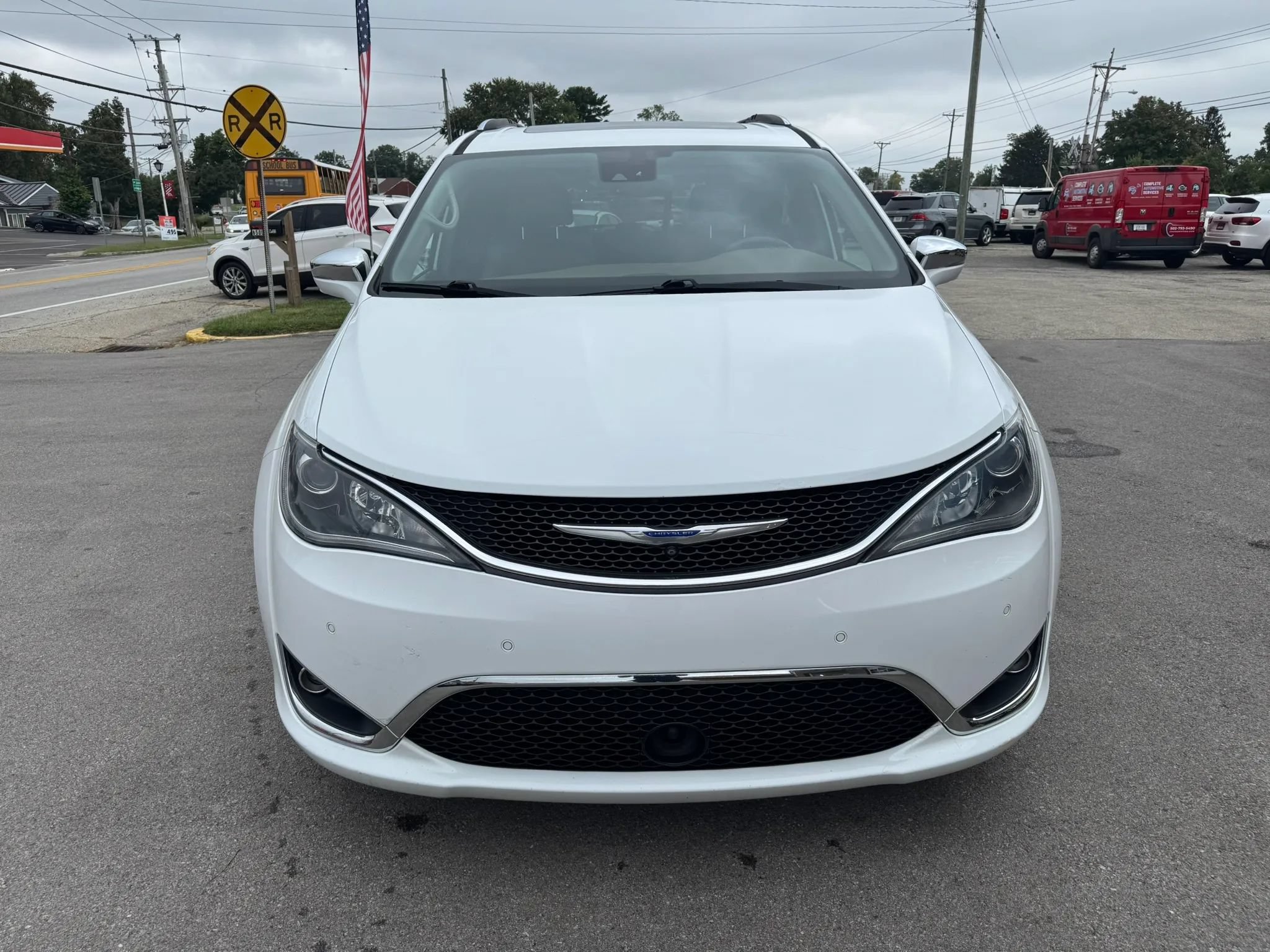 Used 2018 Chrysler Pacifica Limited w/ Tire & Wheel Group FWD image 22