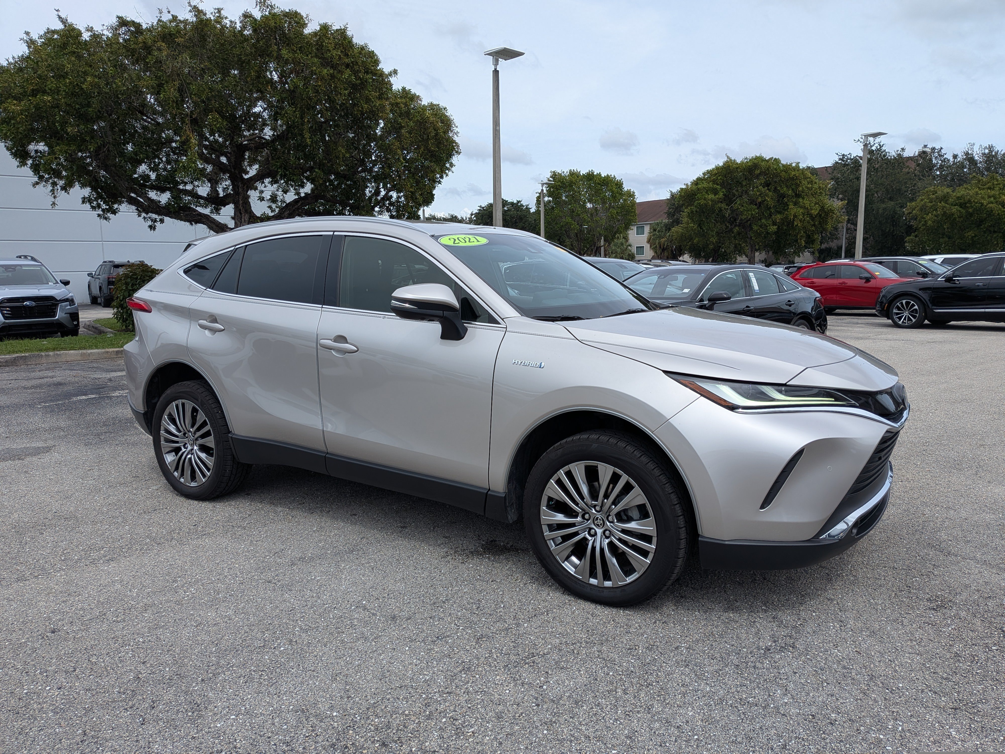 Used 2021 Toyota Venza Limited AWD/4WD image 2