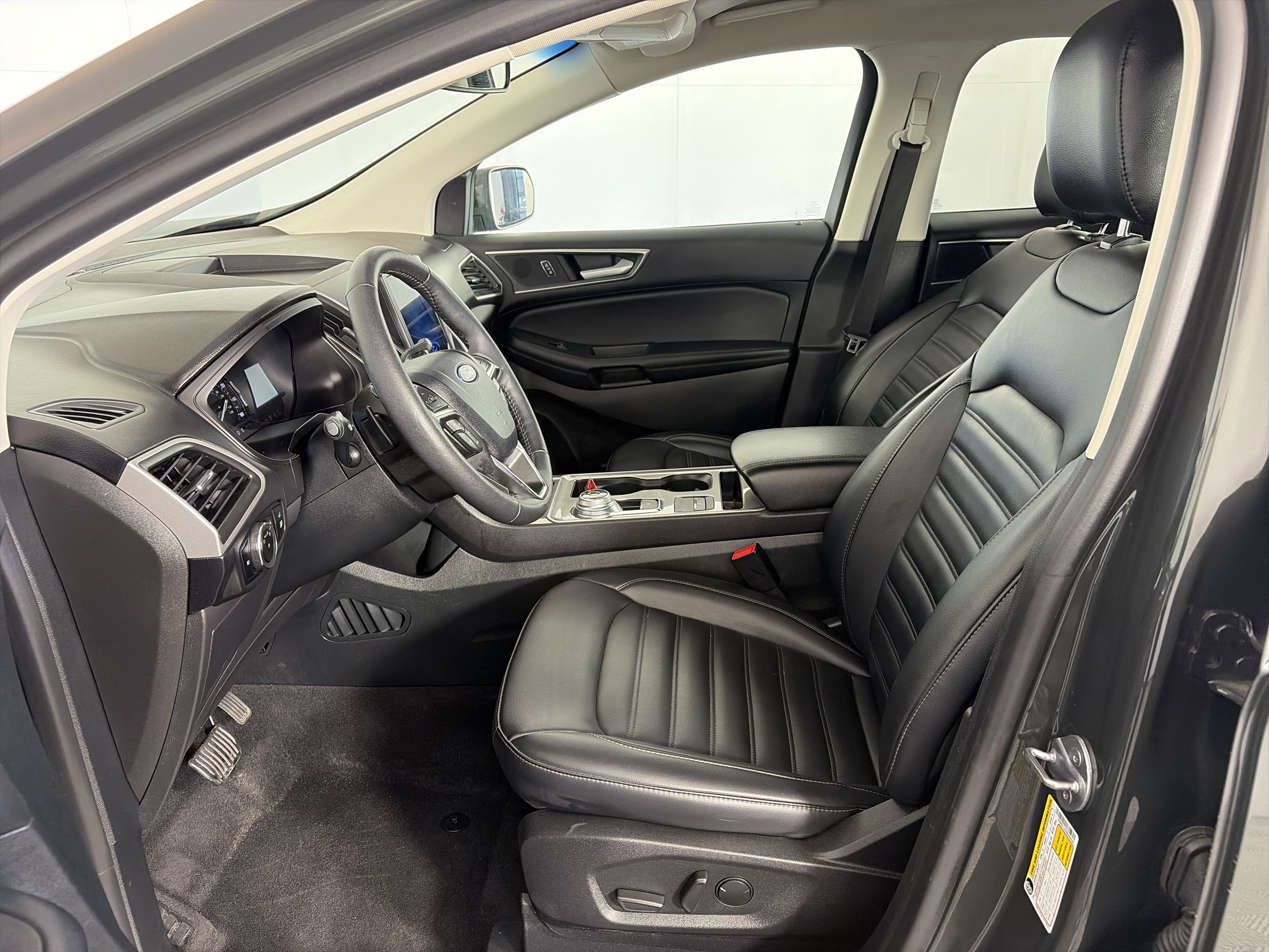 Used 2024 Ford Edge SEL w/ Convenience Package AWD/4WD image 6