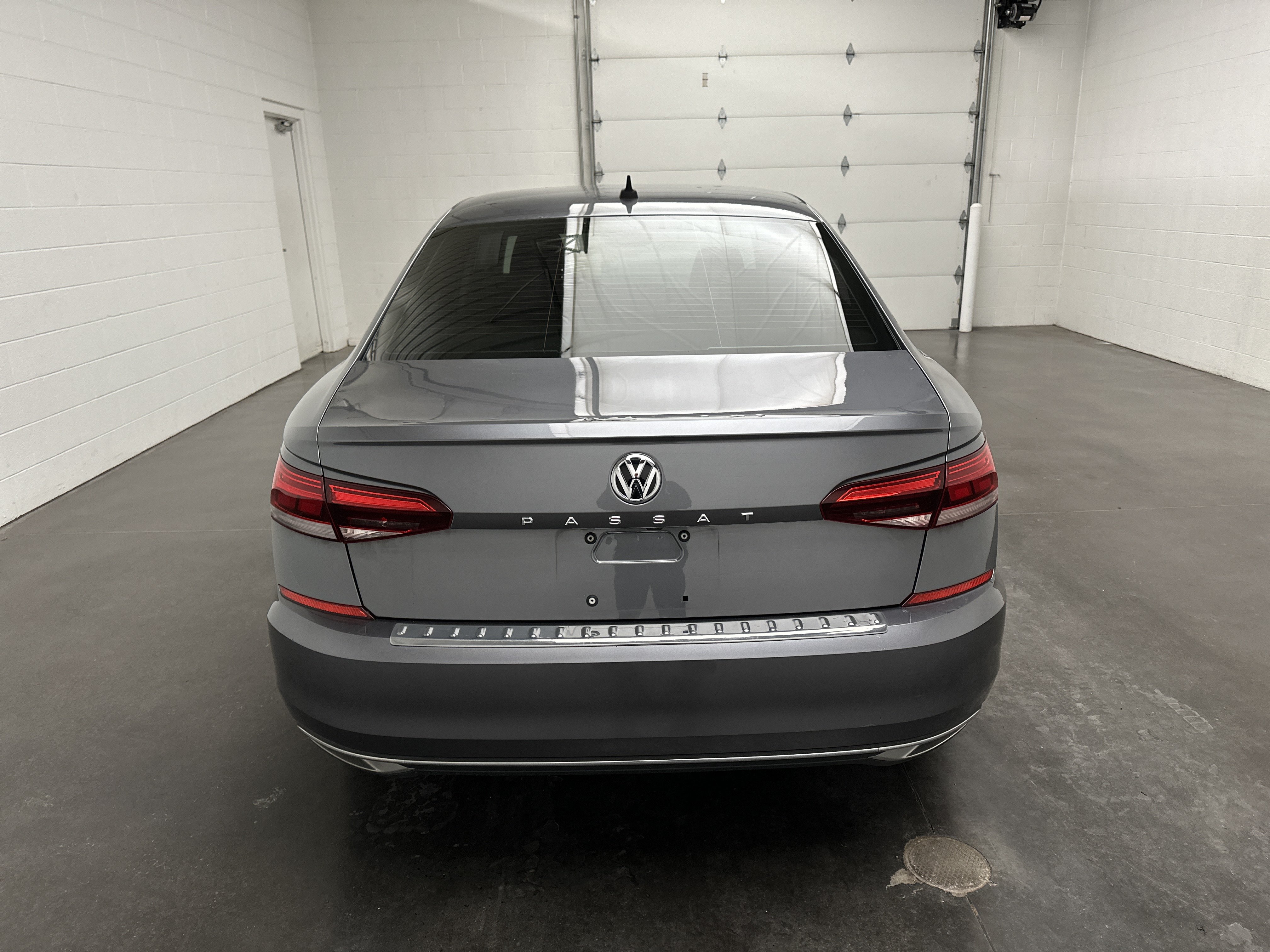 Used 2021 Volkswagen Passat 2.0T SE FWD image 8