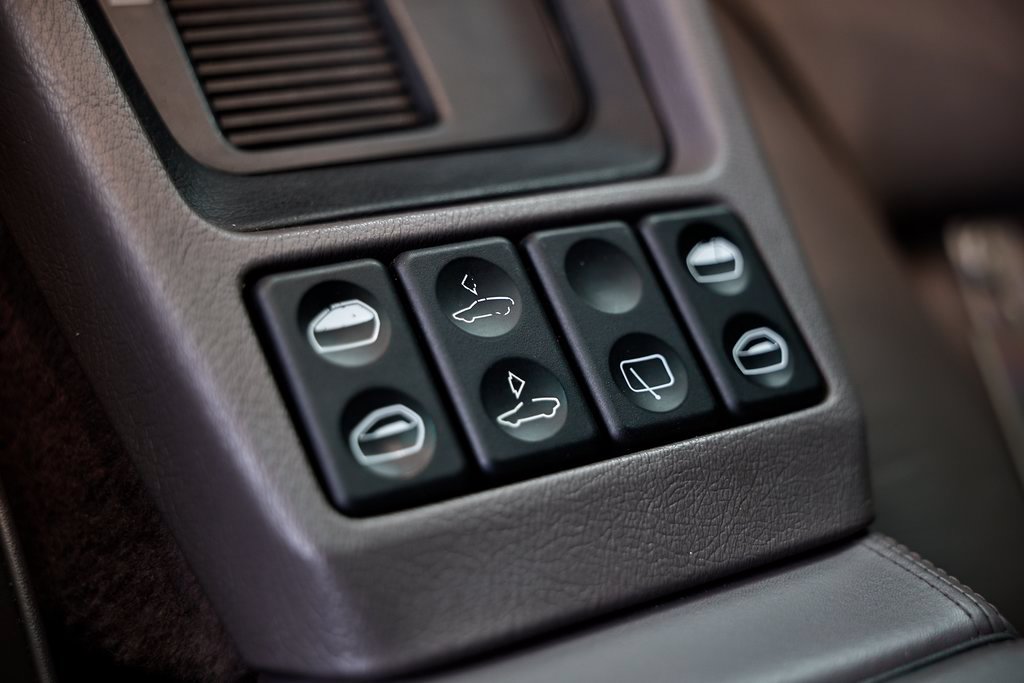 Used 1994 Porsche 928 GTS RWD image 48