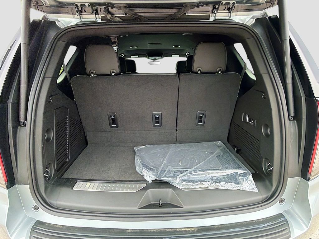 Used 2024 Chevrolet Tahoe Z71 w/ Luxury Package AWD/4WD image 26